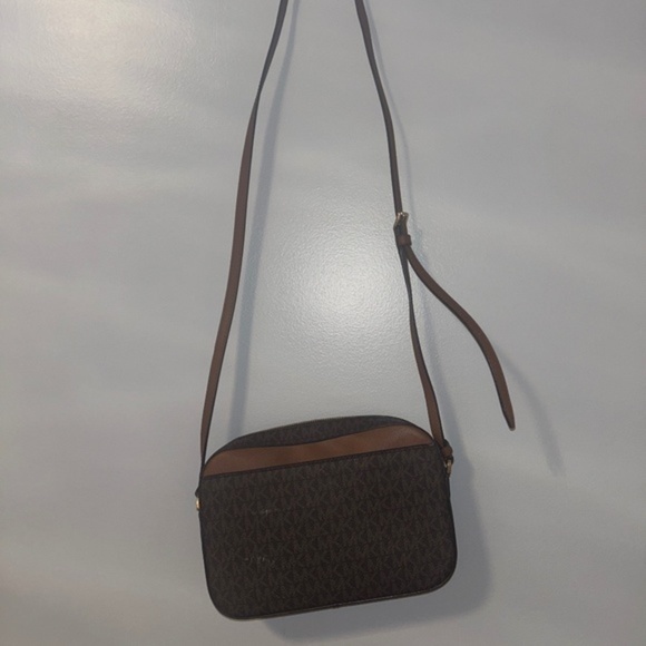 Micheal Kors Jet Set Large Crossbody Purse - Picture 7 of 8